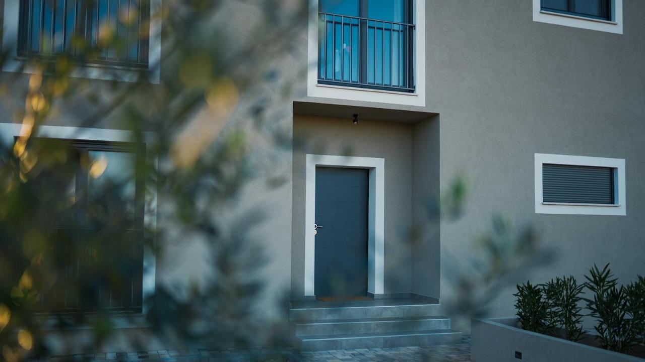 Villa & Jardin - Luxury Villa With Swimming Pool Vrh  Экстерьер фото