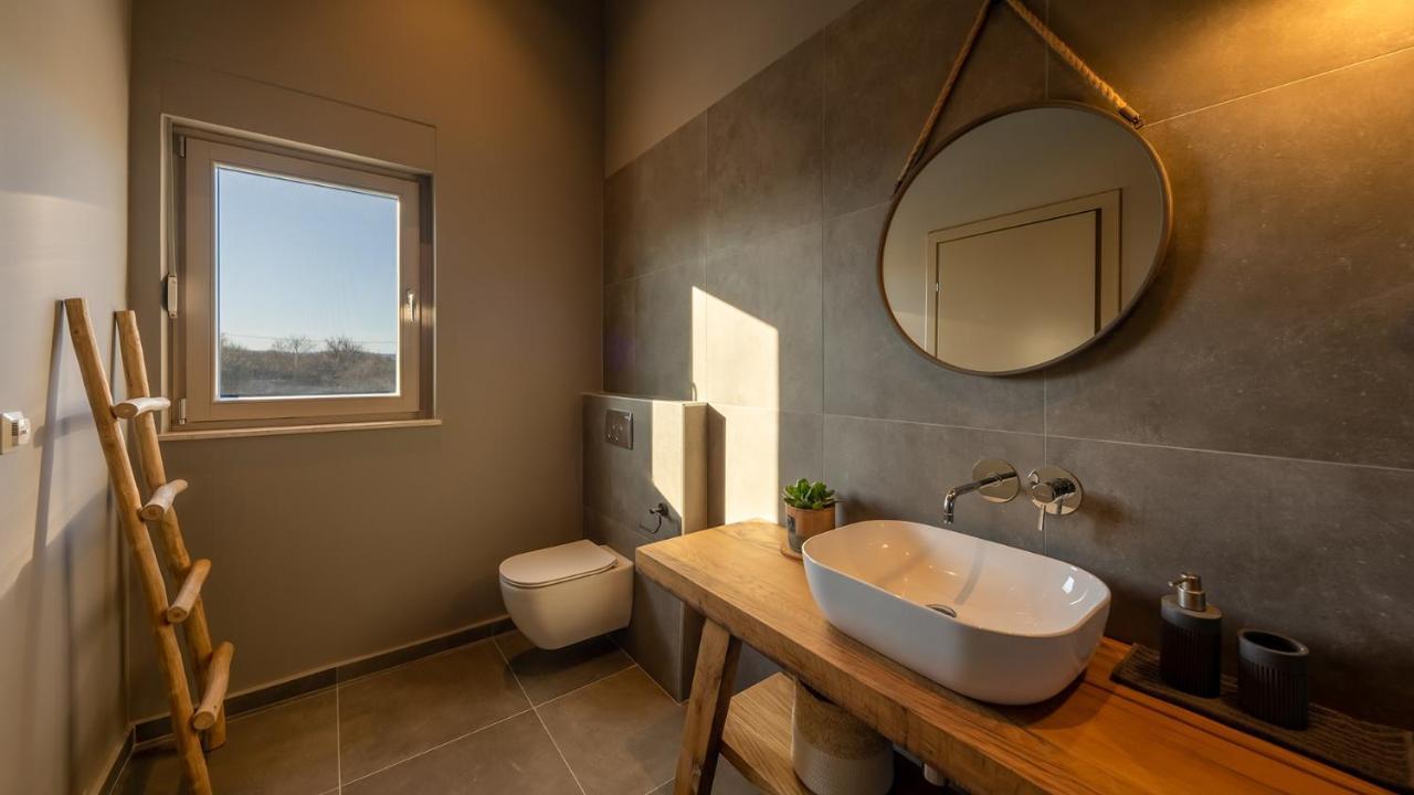 Villa & Jardin - Luxury Villa With Swimming Pool Vrh  Экстерьер фото