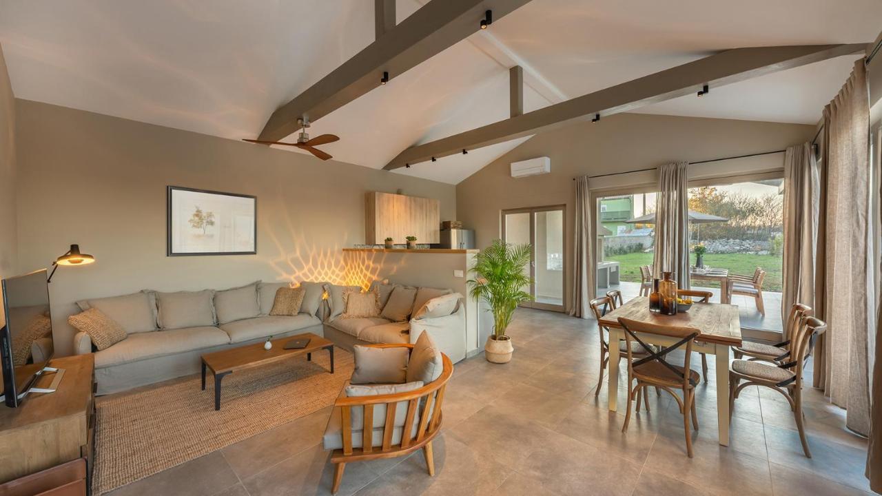 Villa & Jardin - Luxury Villa With Swimming Pool Vrh  Экстерьер фото