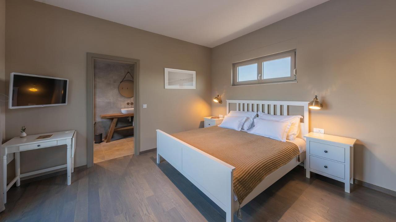 Villa & Jardin - Luxury Villa With Swimming Pool Vrh  Экстерьер фото